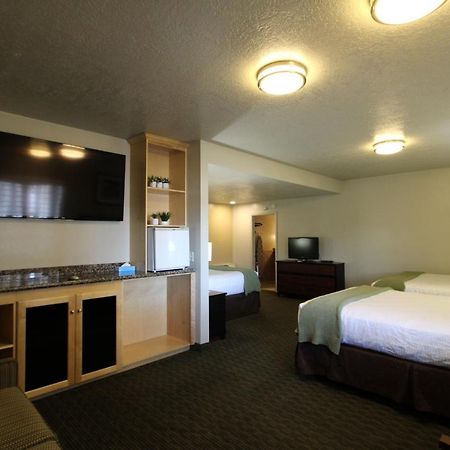 Dinosaur Inn & Suites Vernal Esterno foto