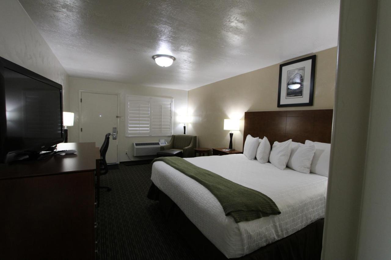 Dinosaur Inn & Suites Vernal Esterno foto