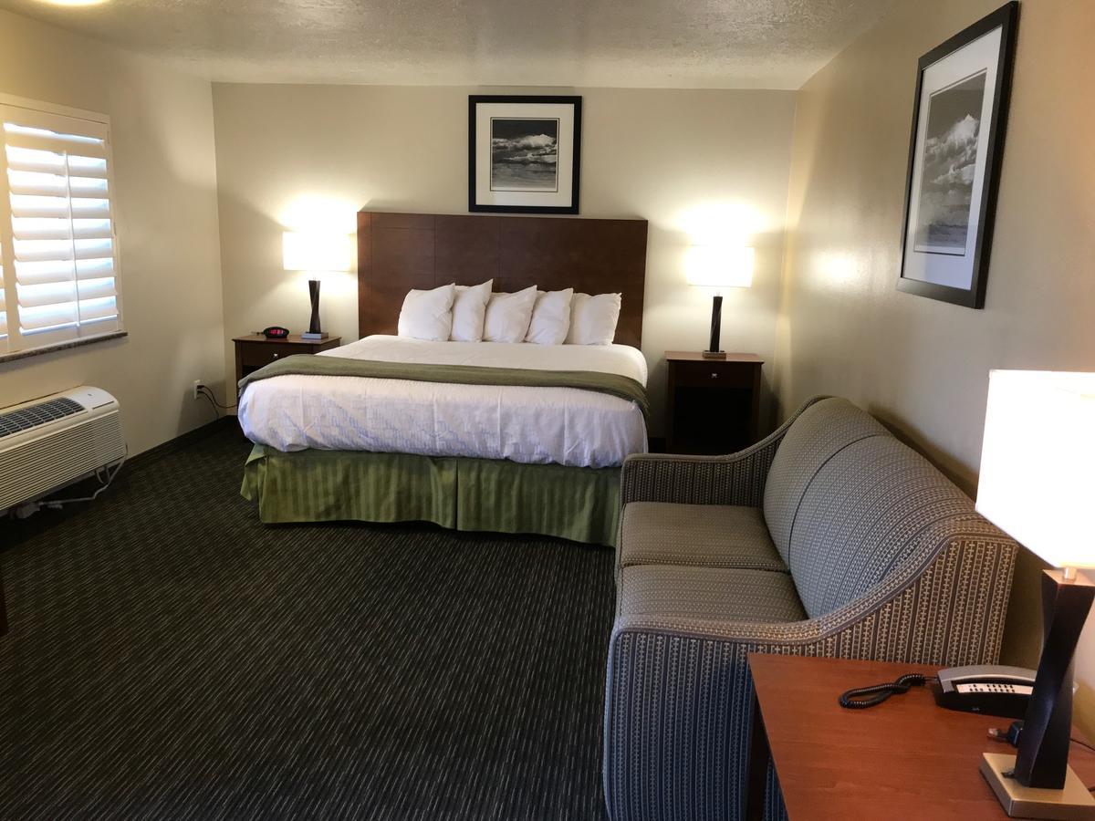 Dinosaur Inn & Suites Vernal Esterno foto