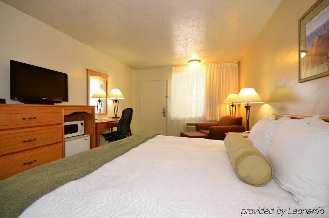 Dinosaur Inn & Suites Vernal Esterno foto